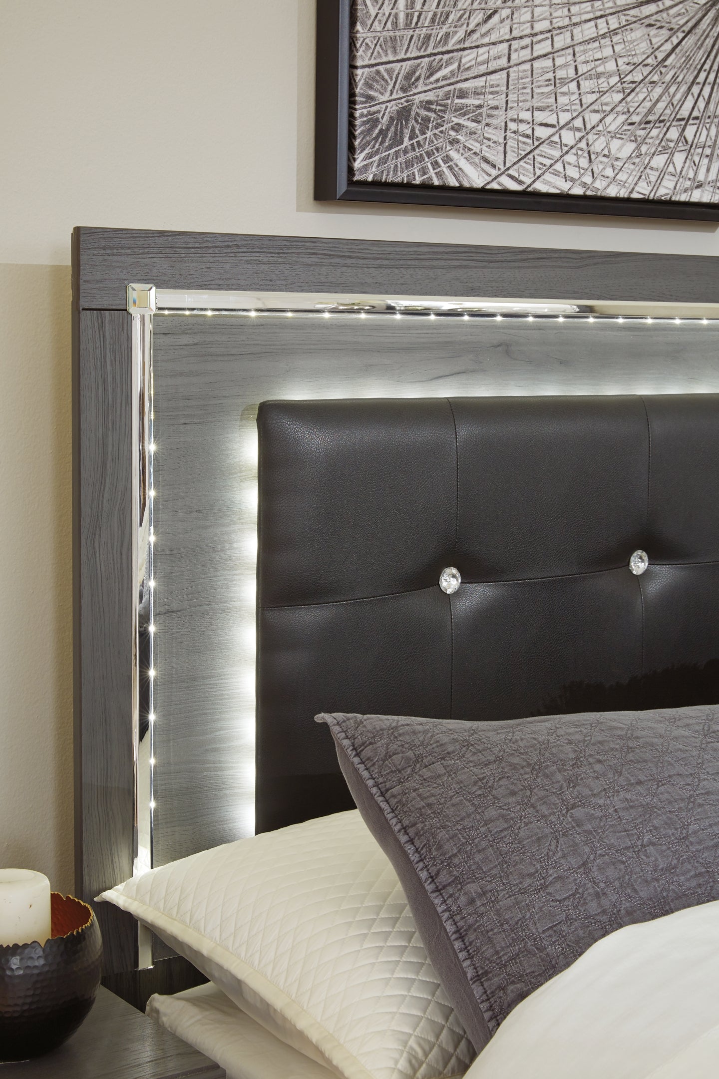 Lodanna Panel Bed