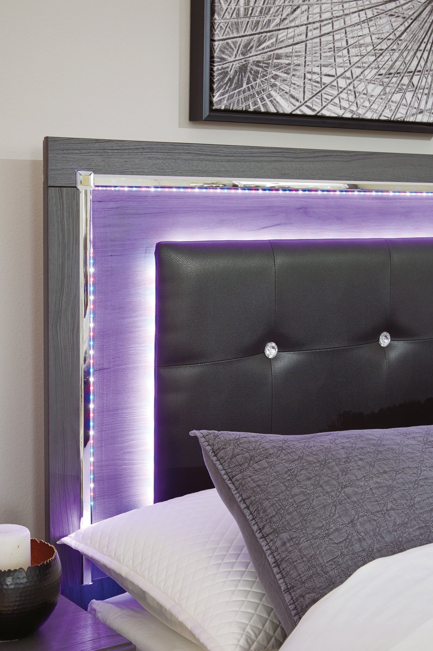 Lodanna Panel Bed