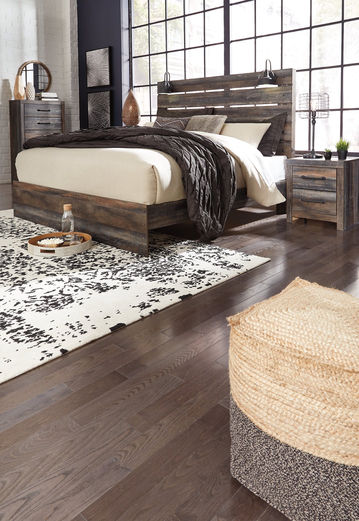 Drystan Panel Bed