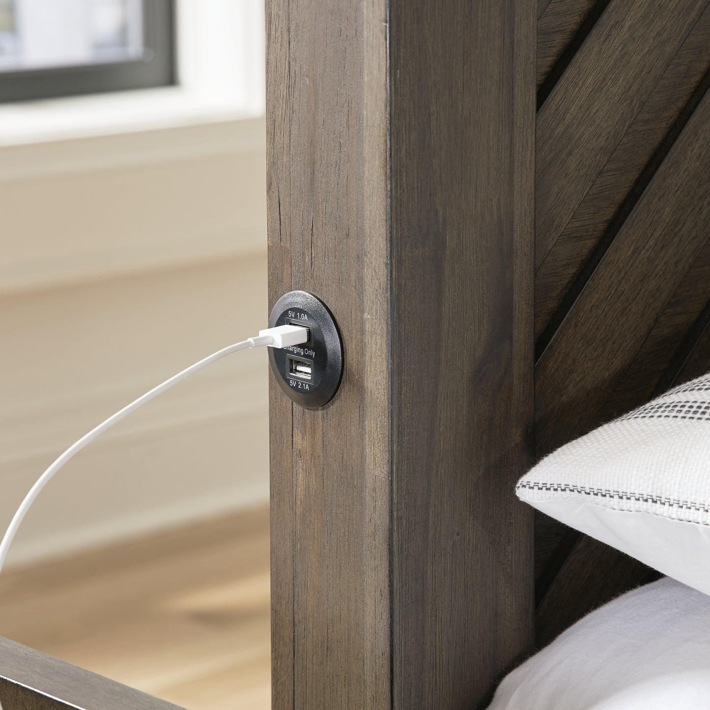 Arkenton Panel Bed