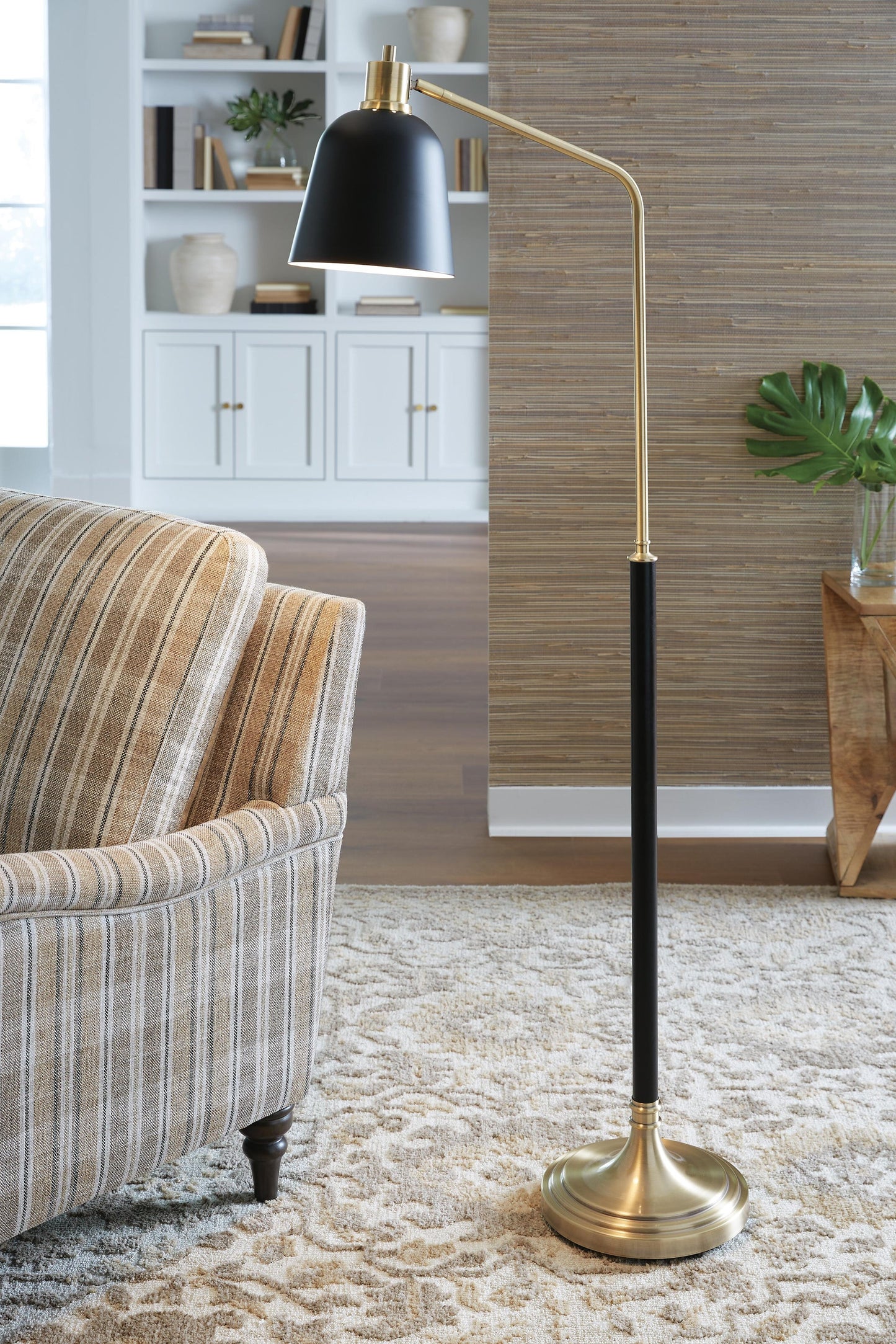 Clairwell Metal Floor Lamp (1/CN)